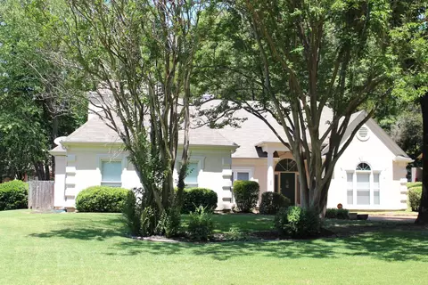 8916 Cedar Mills Cv, Memphis, TN 38016
