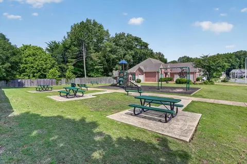 Exterior - 1379 Raindrop Dr, Collierville, TN 38017 photo 4 of 4