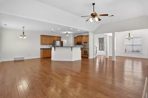 Living - 1379 Raindrop Dr, Collierville, TN 38017 photo 4 of 5