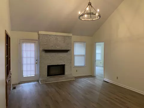Living - 81 Candlewick Dr, Jackson, TN 38305 photo 1 of 3