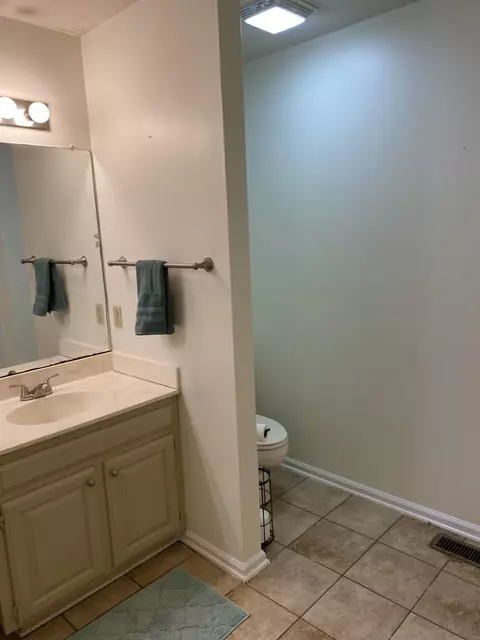 Bath - 81 Candlewick Dr, Jackson, TN 38305 photo 2 of 6