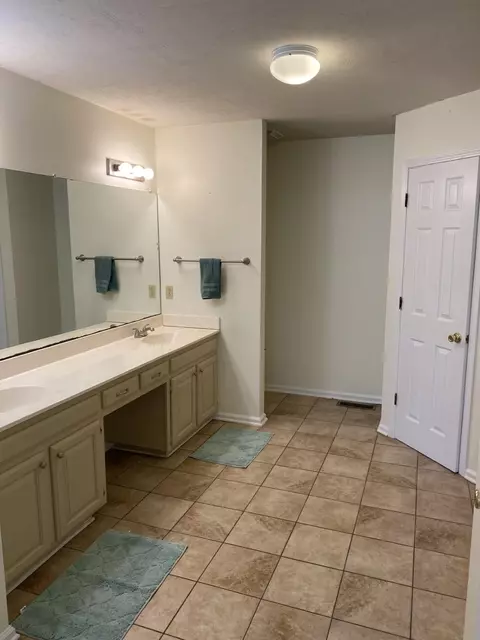 Bath - 81 Candlewick Dr, Jackson, TN 38305 photo 1 of 6
