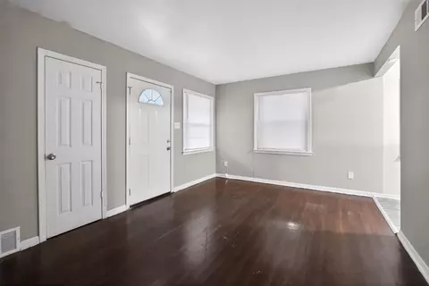 Living - 4239 Coventry Dr, Memphis, TN 38127 photo 2 of 4