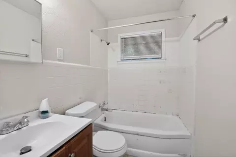 Bath - 4239 Coventry Dr, Memphis, TN 38127 photo 1 of 3