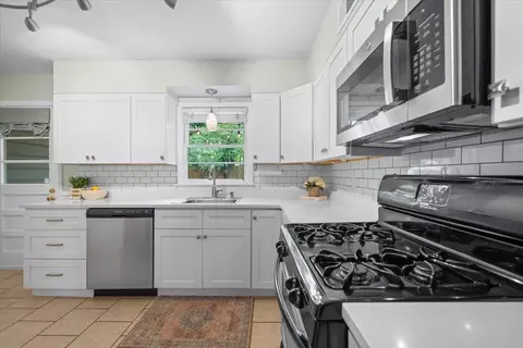 Kitchen - 5229 Sequoia Rd, Memphis, TN 38120 photo 2 of 5