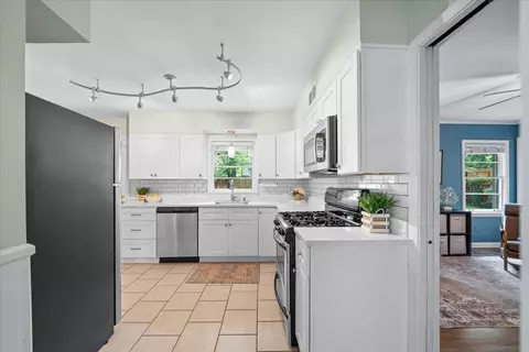 Kitchen - 5229 Sequoia Rd, Memphis, TN 38120 photo 3 of 5
