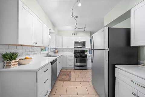 Kitchen - 5229 Sequoia Rd, Memphis, TN 38120 photo 5 of 5