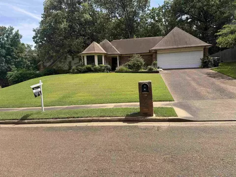 2249 Easton Dr, Cordova, TN 38016