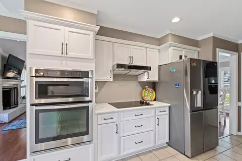 Kitchen - 304 Spring Mill Rd, Collierville, TN 38017 photo 3 of 3