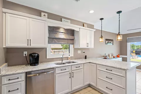 Kitchen - 304 Spring Mill Rd, Collierville, TN 38017 photo 2 of 3
