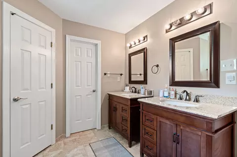 Bath - 304 Spring Mill Rd, Collierville, TN 38017 photo 1 of 4