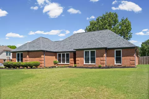 Exterior - 304 Spring Mill Rd, Collierville, TN 38017 photo 3 of 6