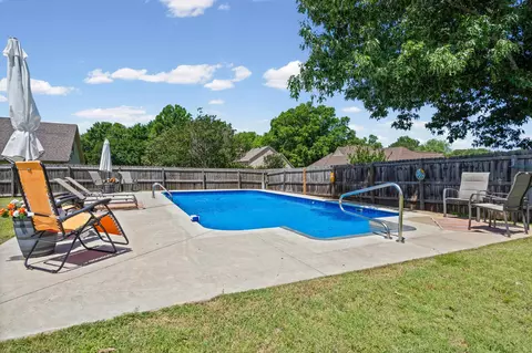 Exterior - 304 Spring Mill Rd, Collierville, TN 38017 photo 4 of 6