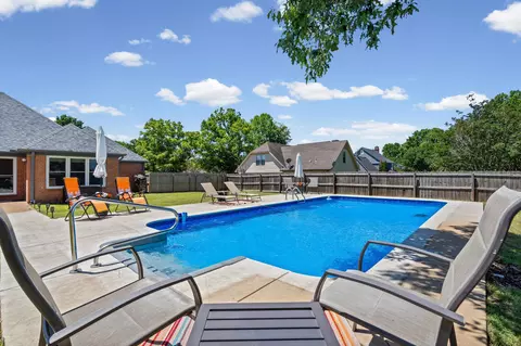Exterior - 304 Spring Mill Rd, Collierville, TN 38017 photo 5 of 6