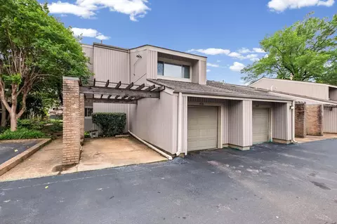 826 Creekside Dr, Memphis, TN 38117
