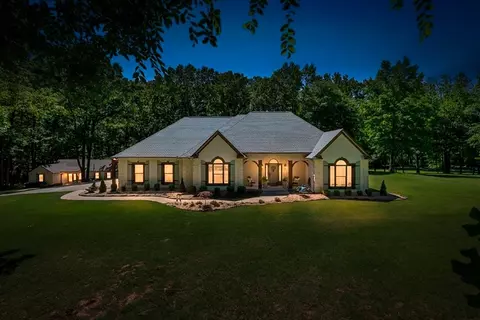315 Hickory Woods Dr, Eads, TN 38028