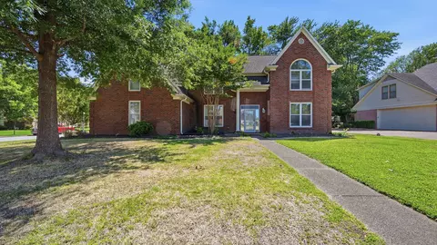 8905 Bridlewood Ln, Cordova, TN 38016