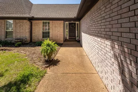 5035 Loosahatchie Dr, Bartlett, TN 38135