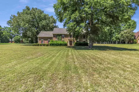 8970 Hillman Way Dr, Bartlett, TN 38133