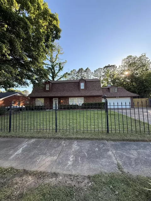 2975 Sky Way Dr, Memphis, TN 38127