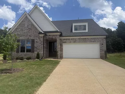 135 Ridgefield Dr, Oakland, TN 38060