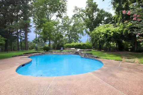 Exterior - 415 Key Rd, Collierville, TN 38017 photo 4 of 14