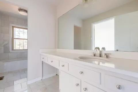 Bath - 415 Key Rd, Collierville, TN 38017 photo 3 of 4
