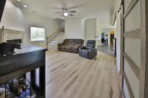 Living - 901 Armstrong Rd, Drummonds, TN 38023 photo 2 of 4