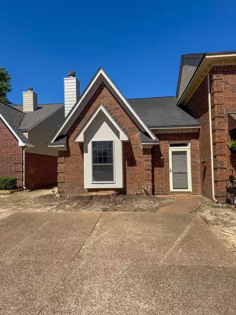 1673 Sorghum Mill Dr, Cordova, TN 38016