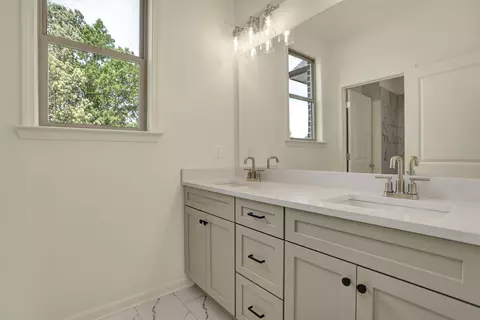 Bath - 483 Armel Dr, Collierville, TN 38017 photo 3 of 5