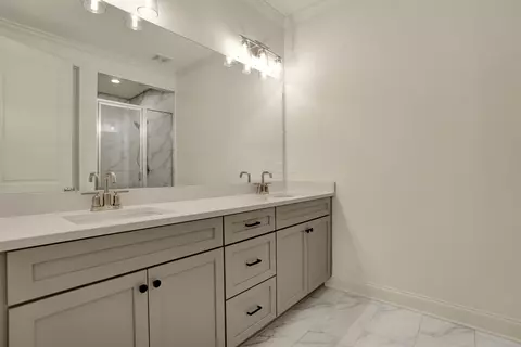 Bath - 483 Armel Dr, Collierville, TN 38017 photo 1 of 5