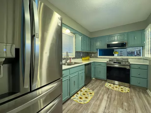 Kitchen - 5773 Rensslaer Dr, Bartlett, TN 38135 photo 2 of 3