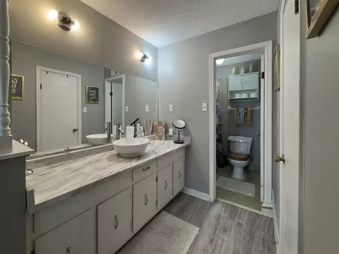 Bath - 5773 Rensslaer Dr, Bartlett, TN 38135 photo 1 of 3