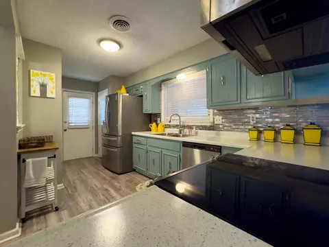 Kitchen - 5773 Rensslaer Dr, Bartlett, TN 38135 photo 3 of 3
