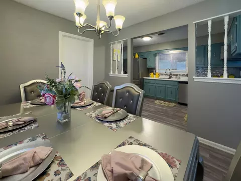 Dining - 5773 Rensslaer Dr, Bartlett, TN 38135 photo 2 of 2