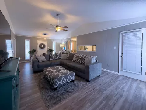 Living - 5773 Rensslaer Dr, Bartlett, TN 38135 photo 3 of 5