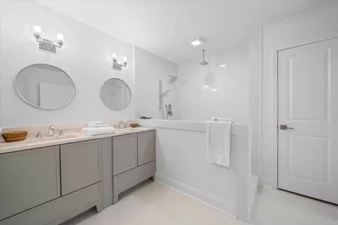 Bath - 386 Erwin Dr, Memphis, TN 38117 photo 2 of 4