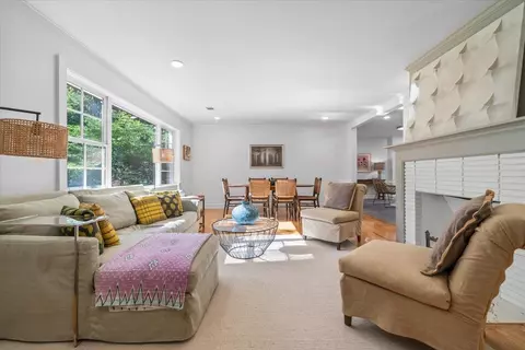 Living - 386 Erwin Dr, Memphis, TN 38117 photo 1 of 1