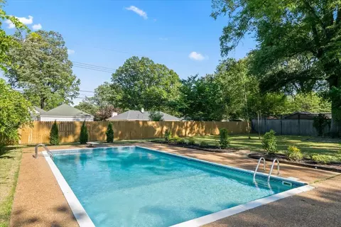 Exterior - 386 Erwin Dr, Memphis, TN 38117 photo 9 of 11