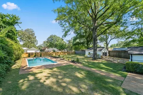 Exterior - 386 Erwin Dr, Memphis, TN 38117 photo 7 of 11