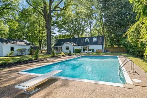 Exterior - 386 Erwin Dr, Memphis, TN 38117 photo 10 of 11