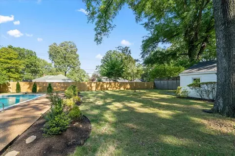 Exterior - 386 Erwin Dr, Memphis, TN 38117 photo 8 of 11