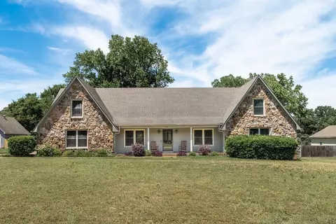 4125 Sunny Meadows Rd, Bartlett, TN 38135