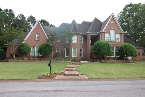 8811 Classic Dr, Memphis, TN 38125