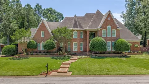 8811 Classic Dr, Memphis, TN 38125