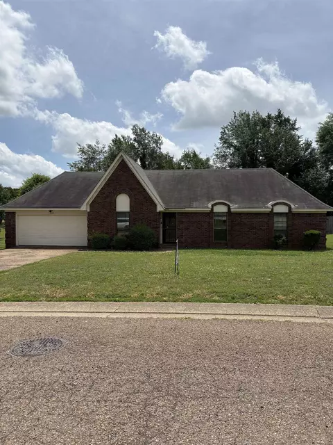6769 Shoreline Cir, Memphis, TN 38141