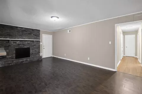 Living - 2015 E Holmes Rd, Memphis, TN 38116 photo 4 of 6