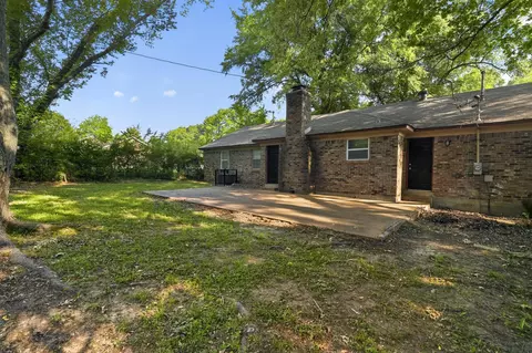 Exterior - 2015 E Holmes Rd, Memphis, TN 38116 photo 9 of 11