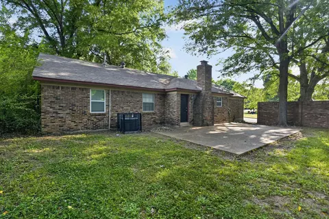 Exterior - 2015 E Holmes Rd, Memphis, TN 38116 photo 5 of 11