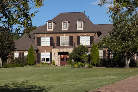 220 Southmill Dr, Eads, TN 38028